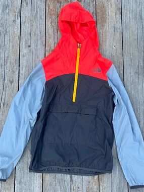 The North Face Boys Windbreaker Packable Size Large (With Flaws)